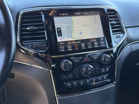 Used 2020 Jeep Grand Cherokee Limited w/ Luxury Group II image 5