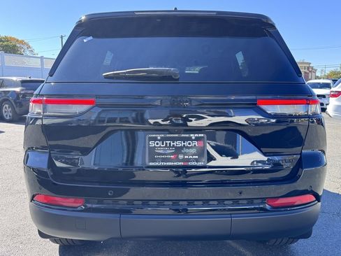 New 2025 Jeep Grand Cherokee Limited w/ Black Appearance Package image 6