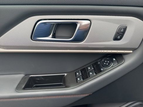 New 2026 Ford Explorer Active w/ Active Comfort Package image 9