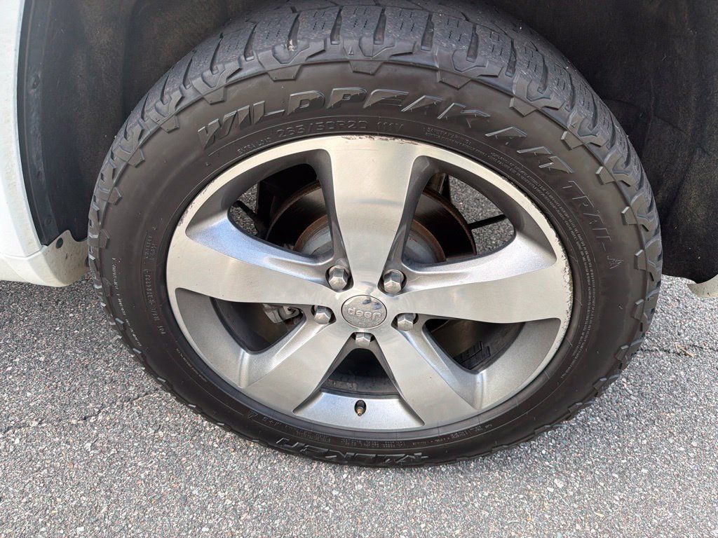 Used 2015 Jeep Grand Cherokee Overland AWD/4WD image 11