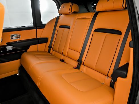 Used 2022 Rolls-Royce Cullinan w/ Dark Exterior Package image 24