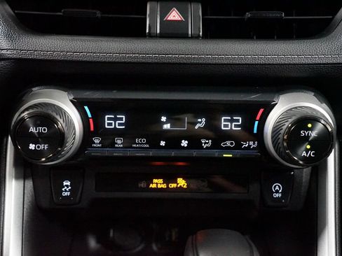 Used 2025 Toyota RAV4 XLE FWD image 20
