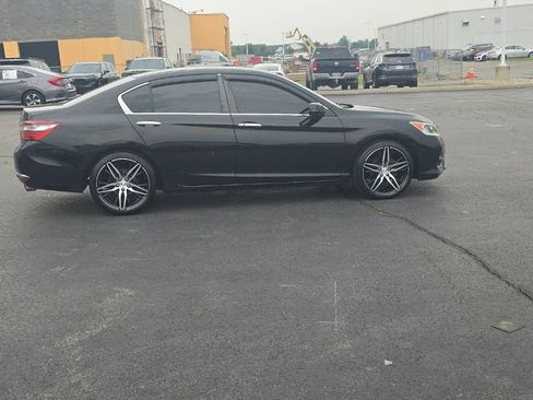 Used 2016 Honda Accord EX image 8