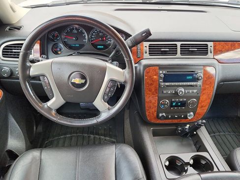 Used 2014 Chevrolet Suburban LT w/ Luxury Package image 10