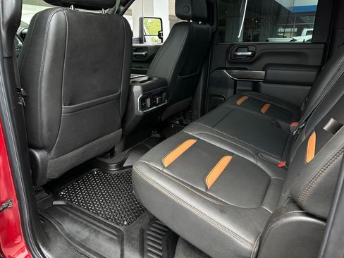 Used 2022 GMC Sierra 2500 AT4 w/ AT4 Preferred Package AWD/4WD image 13
