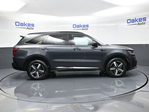 Used 2022 Kia Sorento S image 8