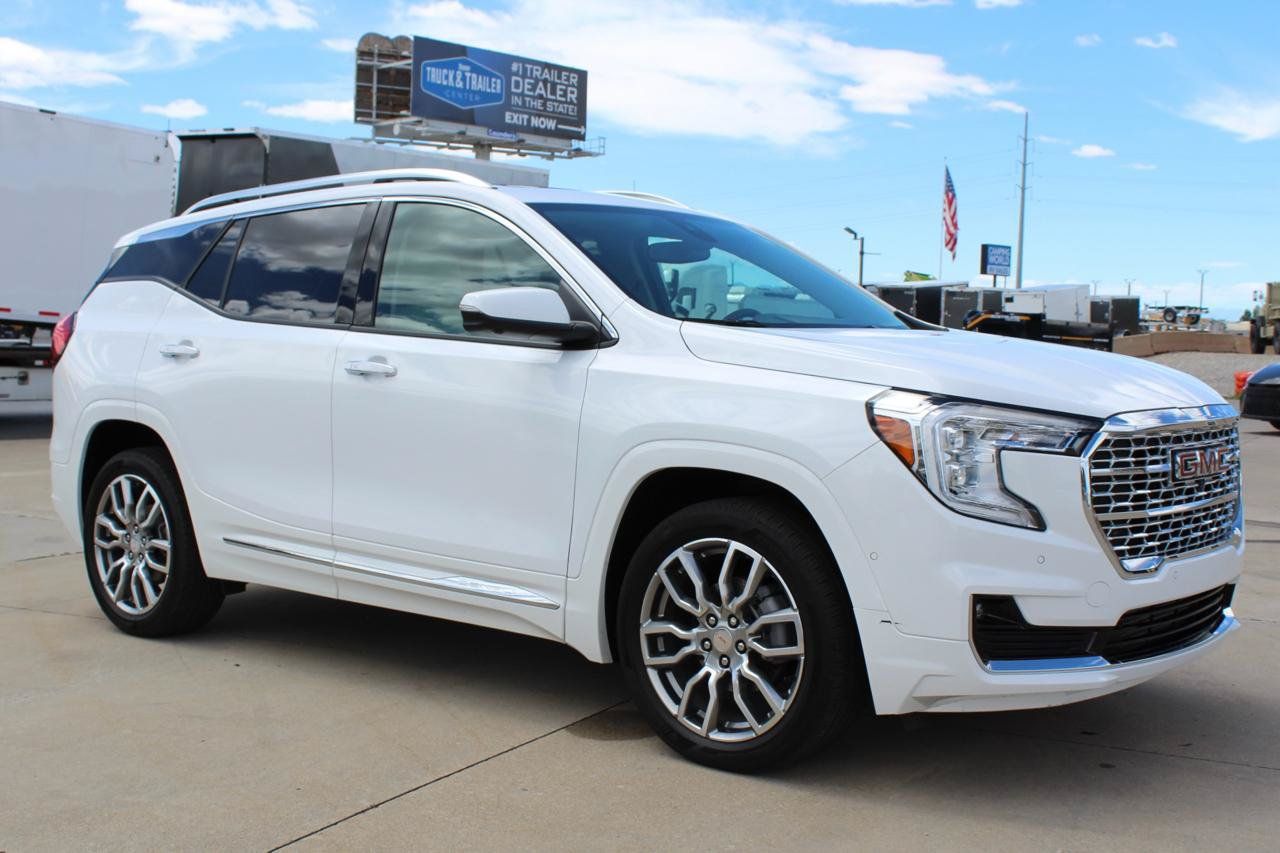 Used 2024 GMC Terrain Denali w/ Denali Premium Package AWD/4WD image 34