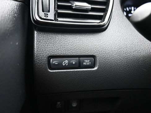 Used 2022 Nissan Rogue Sport S image 23