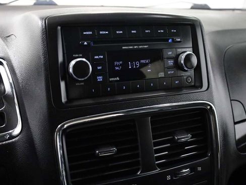 Used 2016 Dodge Grand Caravan SXT image 29