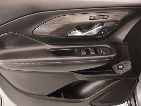 Used 2024 GMC Terrain SLT image 15