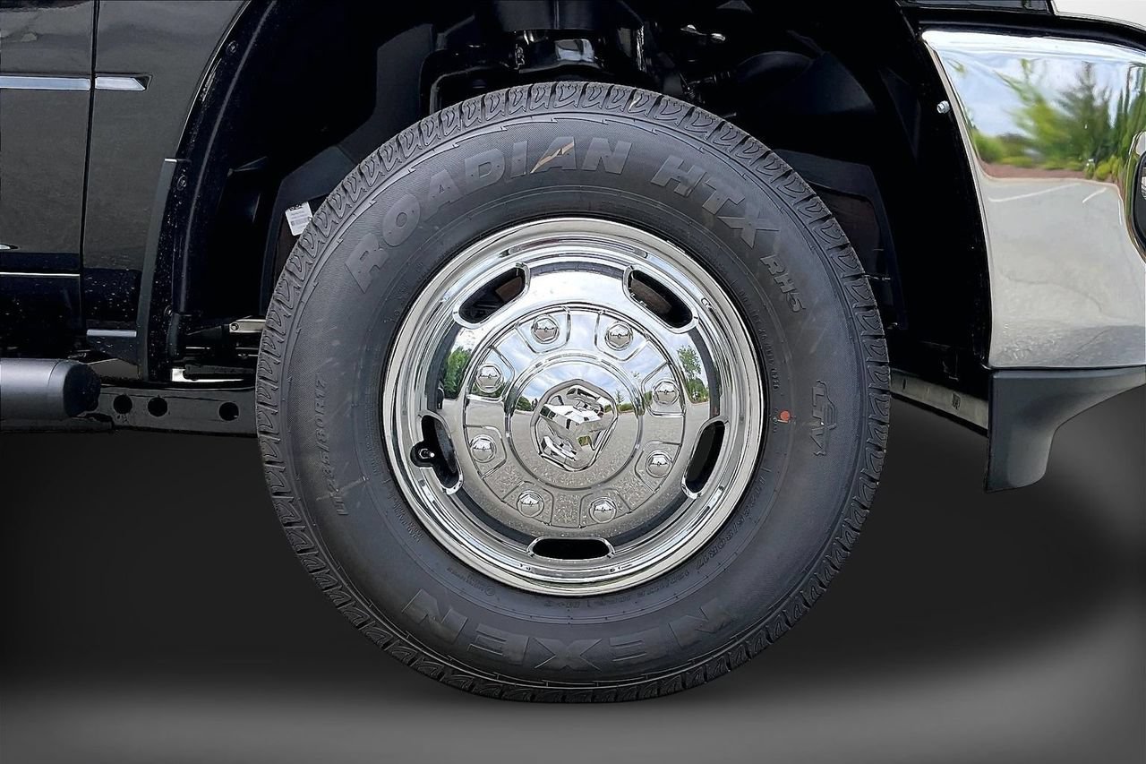 New 2026 RAM 3500 Tradesman AWD/4WD image 32
