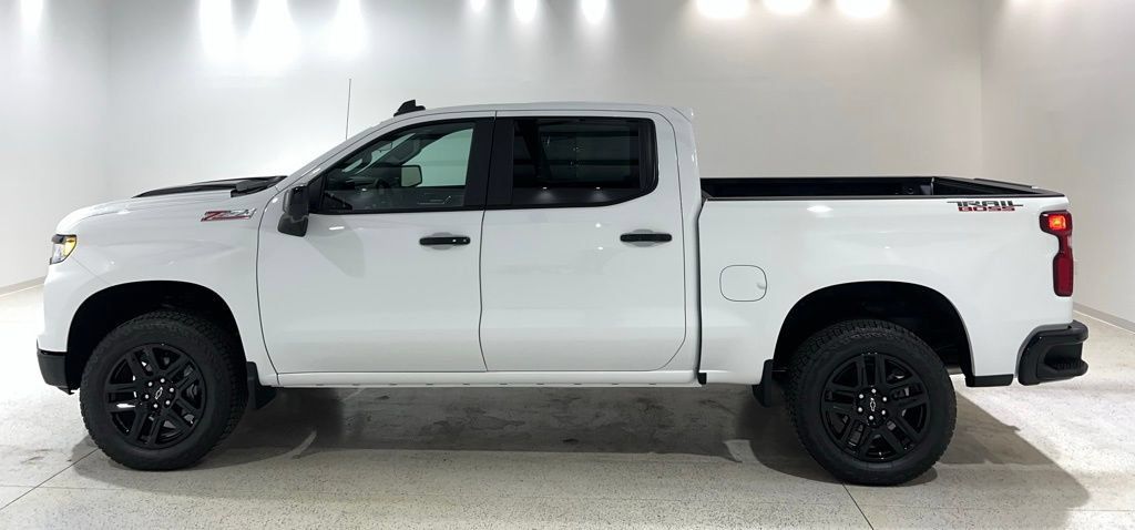 Used 2026 Chevrolet Silverado 1500 LT Trail Boss w/ LT Trail Boss Premium Package AWD/4WD image 2