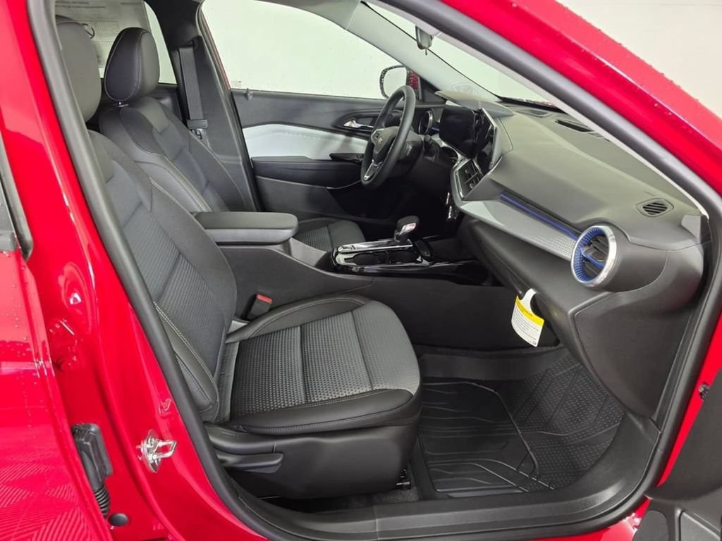Used 2026 Chevrolet Trax LT w/ Driver Confidence Package FWD image 11