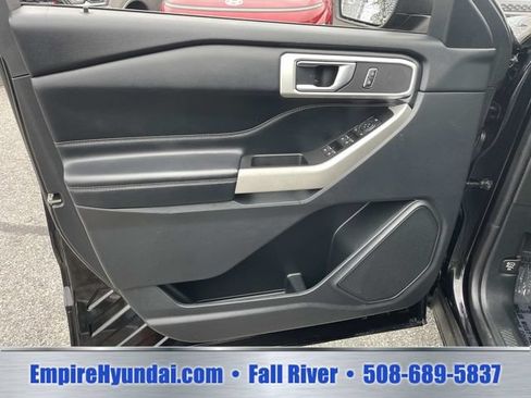 Used 2020 Ford Explorer XLT w/ Equipment Group 202A AWD/4WD image 18