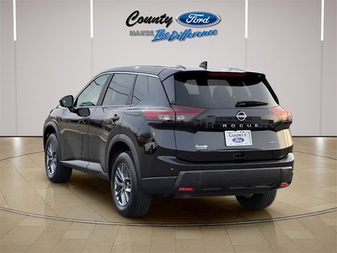 Used 2024 Nissan Rogue S image 7