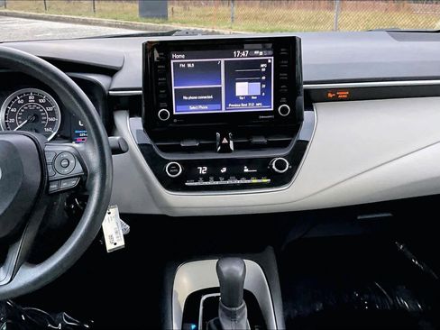 Used 2022 Toyota Corolla LE image 6