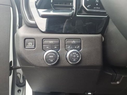 Used 2024 GMC Sierra 1500 Elevation image 13