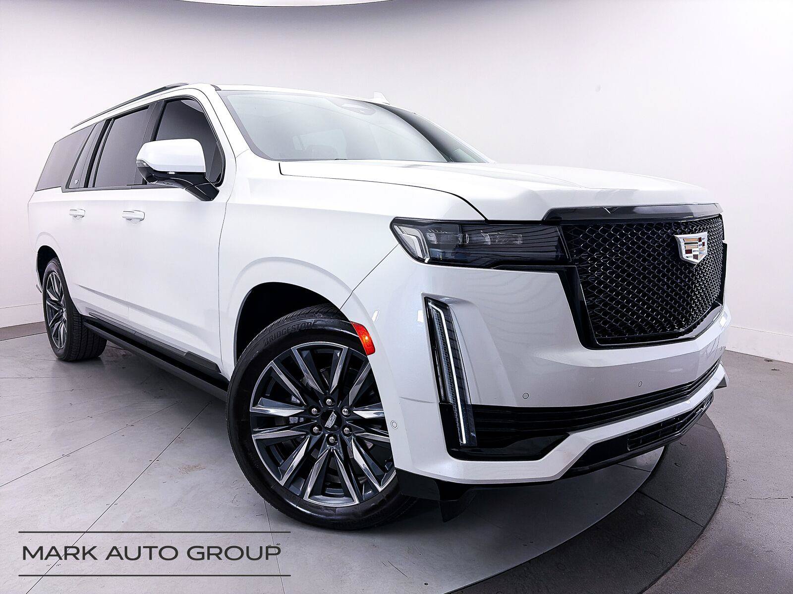 Used 2023 Cadillac Escalade ESV Sport Platinum AWD/4WD image 1