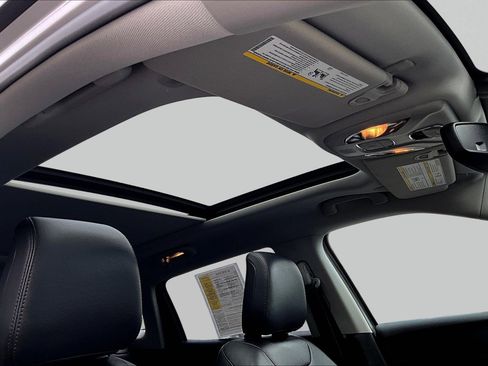 Used 2022 Jeep Compass Limited w/ Sun and Sound Group image 19