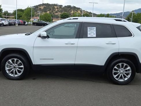 Used 2019 Jeep Cherokee Latitude w/ Cold Weather Group AWD/4WD image 5