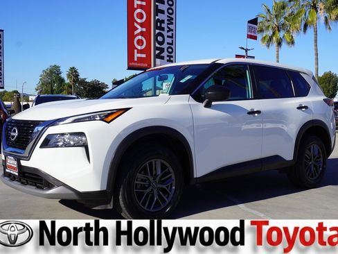 Used 2023 Nissan Rogue S image 4