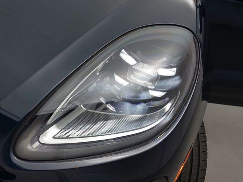 Used 2022 Porsche Macan image 34