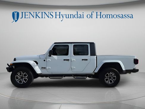 Used 2020 Jeep Gladiator Sport AWD/4WD image 9