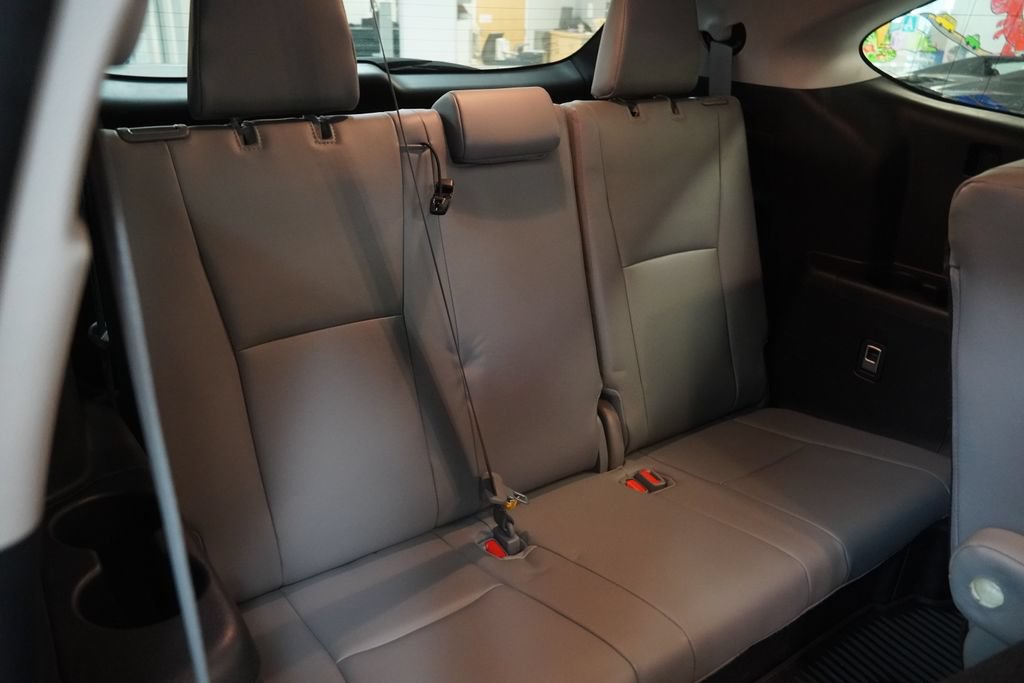 Used 2024 Toyota Highlander XLE AWD/4WD image 25