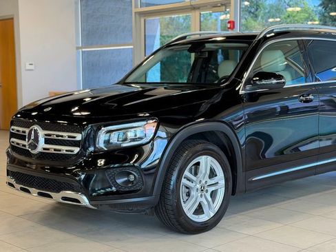 Used 2023 Mercedes-Benz GLB 250 4MATIC w/ Premium Package image 3