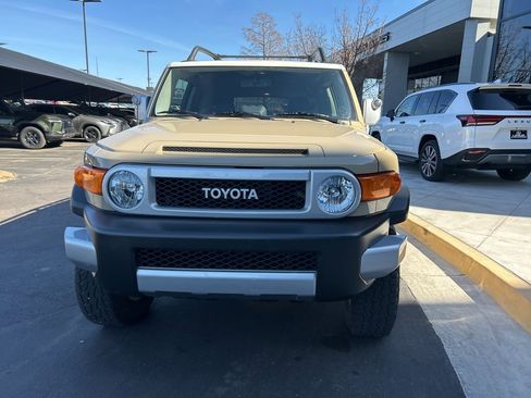 Used 2013 Toyota FJ Cruiser 4WD image 2