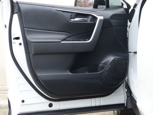 Used 2019 Toyota RAV4 XLE image 37