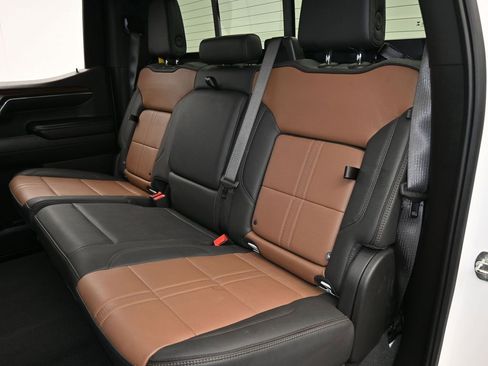 Used 2024 Chevrolet Silverado 1500 High Country image 39