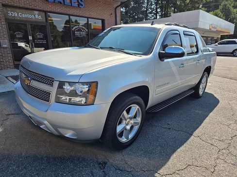 Used 2013 Chevrolet Avalanche LTZ AWD/4WD image 2