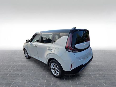 Used 2023 Kia Soul FWD image 5