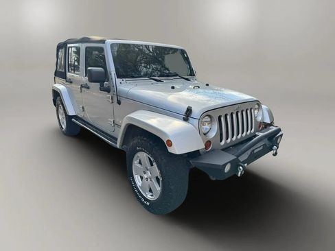 Used 2012 Jeep Wrangler Unlimited Sahara w/ Dual Top Group AWD/4WD image 4
