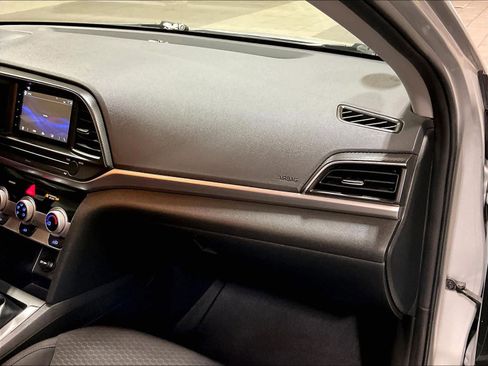 Used 2019 Hyundai Elantra SE w/ Cargo Package image 13