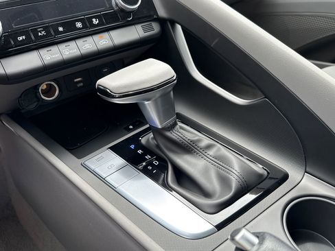 Certified 2025 Hyundai Elantra Sport image 29