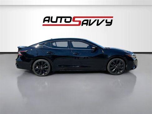 Used 2022 Nissan Maxima SR w/ Sport Mat Group image 8