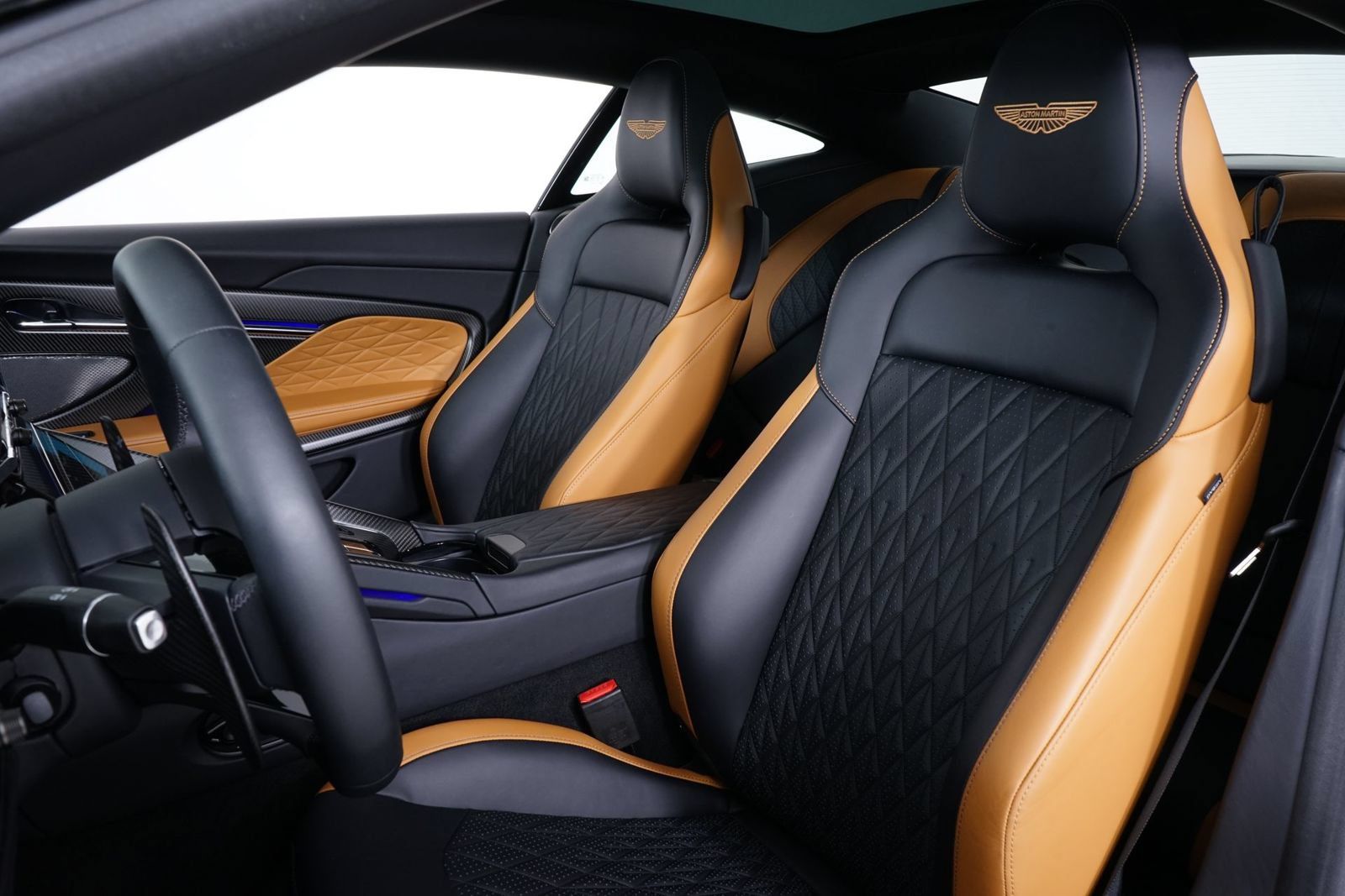 Used 2026 Aston Martin DB12 Coupe RWD image 23
