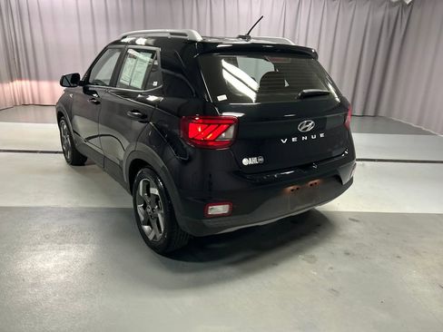 Used 2025 Hyundai Venue SEL FWD image 5