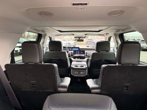 Used 2025 Ford Expedition Platinum image 53