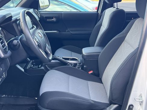 Used 2023 Toyota Tacoma TRD Sport image 8