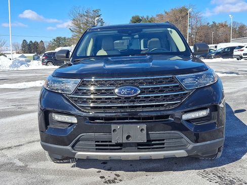 Used 2022 Ford Explorer XLT w/ Equipment Group 202A image 2
