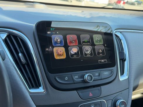 Used 2018 Chevrolet Malibu LT image 14