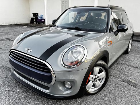 Used 2017 MINI Cooper 4-Door Hardtop image 1