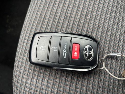 Used 2025 Toyota Highlander LE image 22