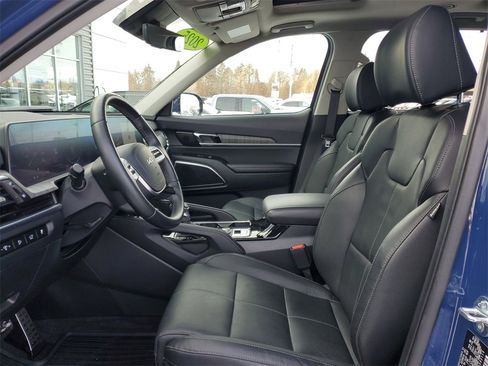 Used 2025 Kia Telluride SX w/ SX Captain's Chair Package image 6