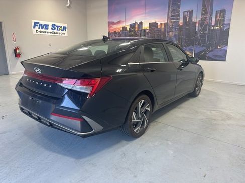 Used 2025 Hyundai Elantra SEL image 5