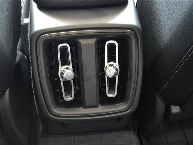 Used 2023 Volvo XC40 B5 Plus w/ Driver Assist Package AWD/4WD image 18