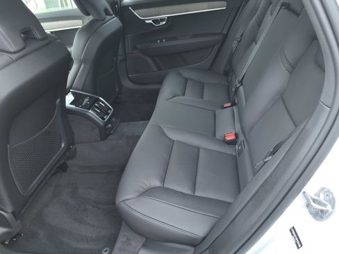 New 2025 Volvo S90 B6 Plus image 7